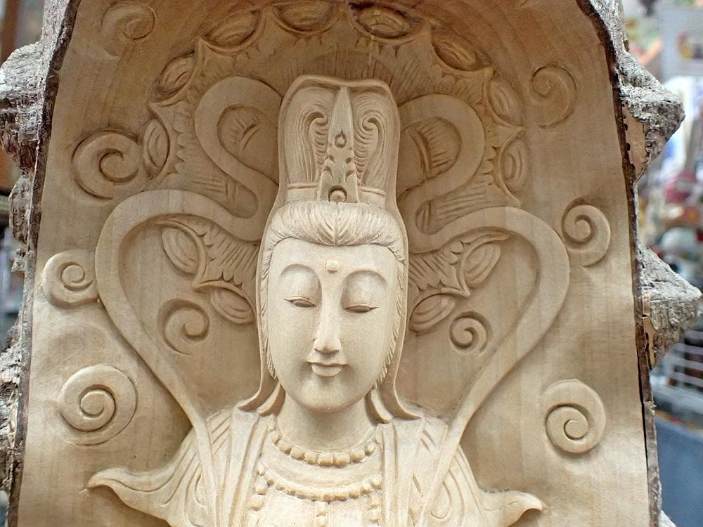 【仏像】観世音菩薩＿木彫り(2,382g)