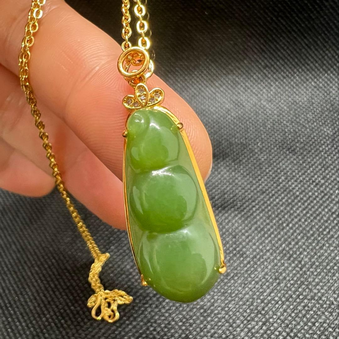 18k使用和田玉翡翠グリーン枝豆型のペンダントトップ　海外鑑定書付きAB1093