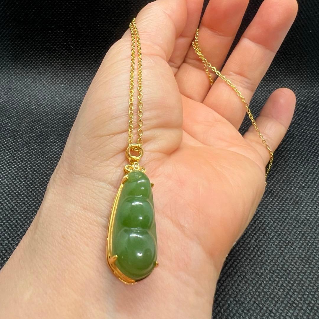 18k使用和田玉翡翠グリーン枝豆型のペンダントトップ　海外鑑定書付きAB1093