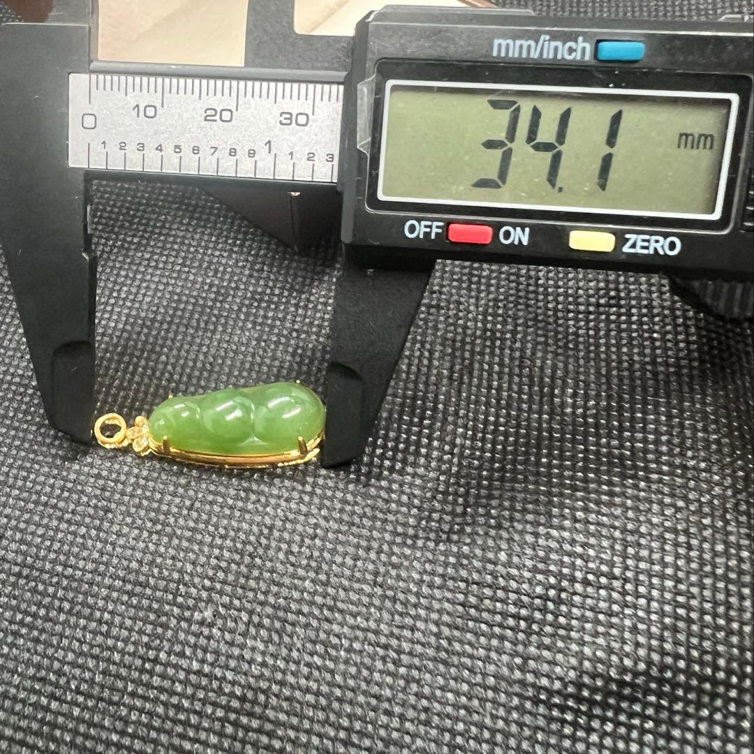 18k使用和田玉翡翠グリーン枝豆型のペンダントトップ　海外鑑定書付きAB1093