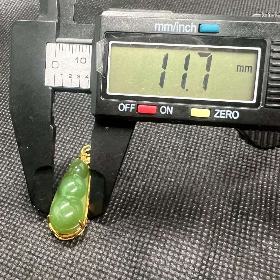 18k使用和田玉翡翠グリーン枝豆型のペンダントトップ　海外鑑定書付きAB1093