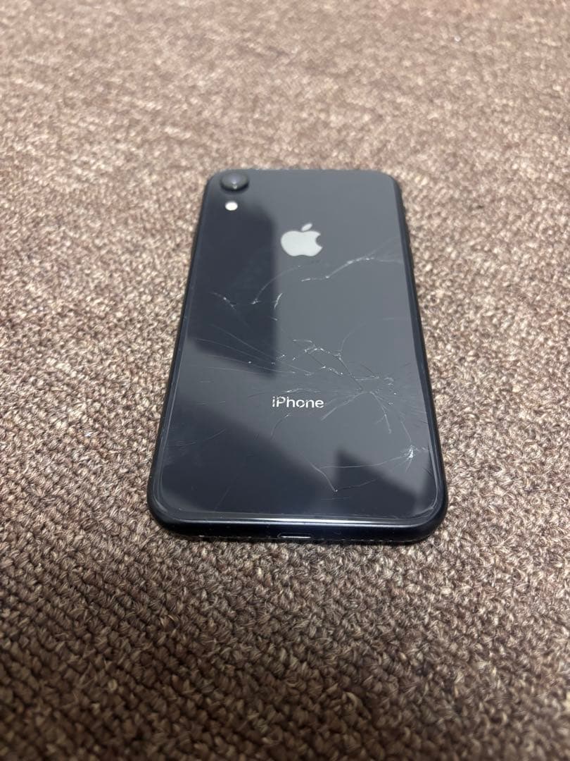 Apple iPhone XR ブラック 本体　128GB 傷背面のみ　82%