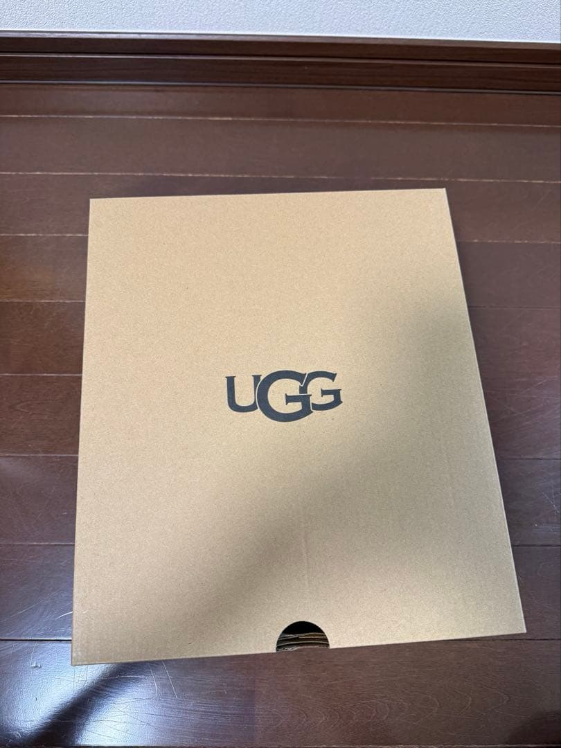２月１日までお取り置きsakura 　UGG スニーカー23.5cm 新品