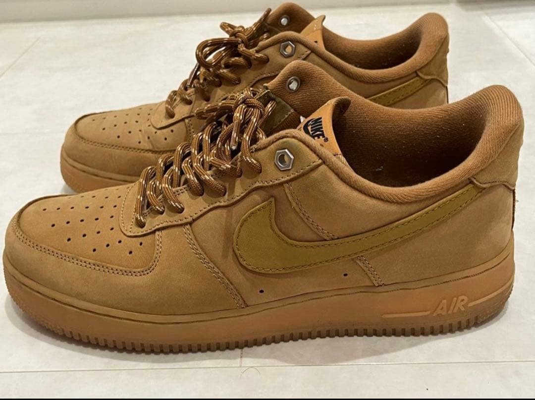 Nike ベージュ スエード スニーカー