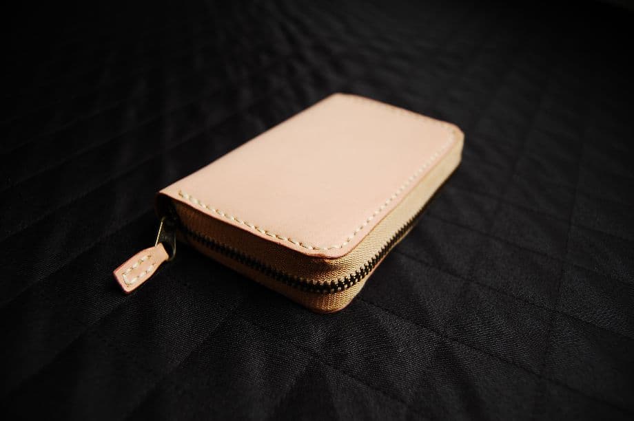 ★ヌメ革ラウンドウォレット　ミドルサイズ