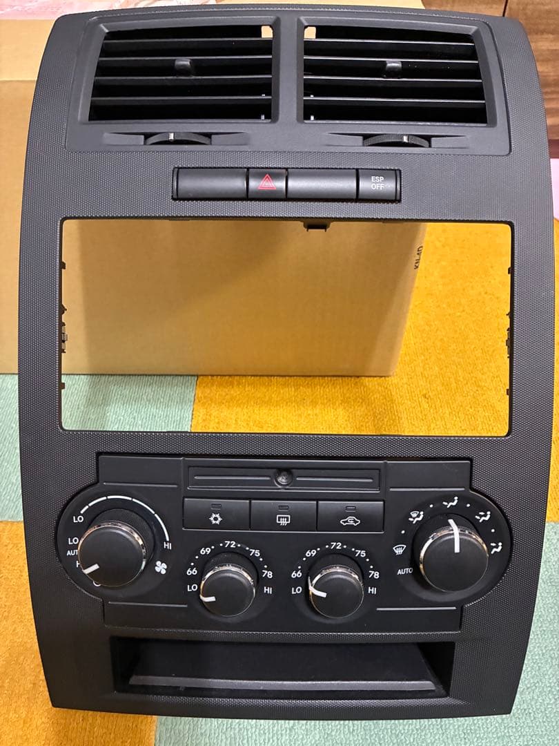 2008年ダッジチャージャー オーディオパネル フェイスパネル