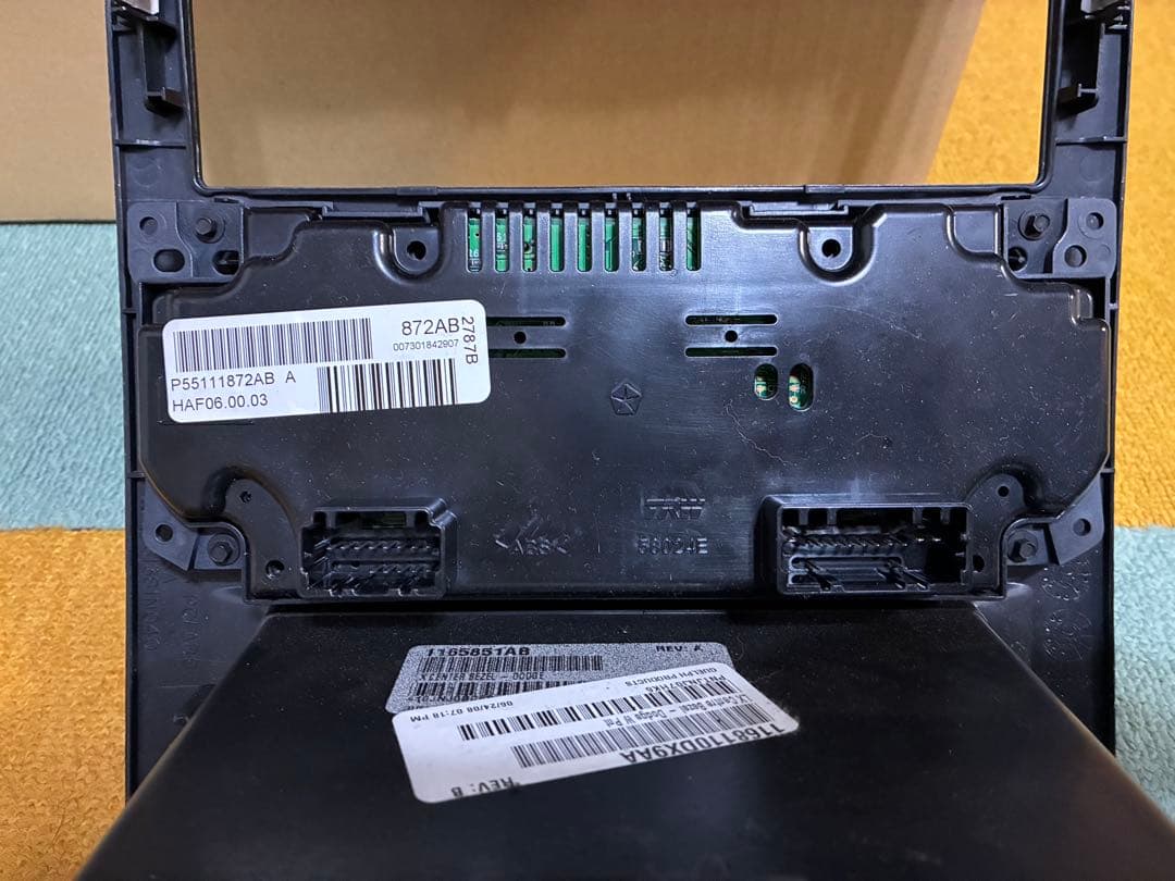 2008年ダッジチャージャー オーディオパネル フェイスパネル