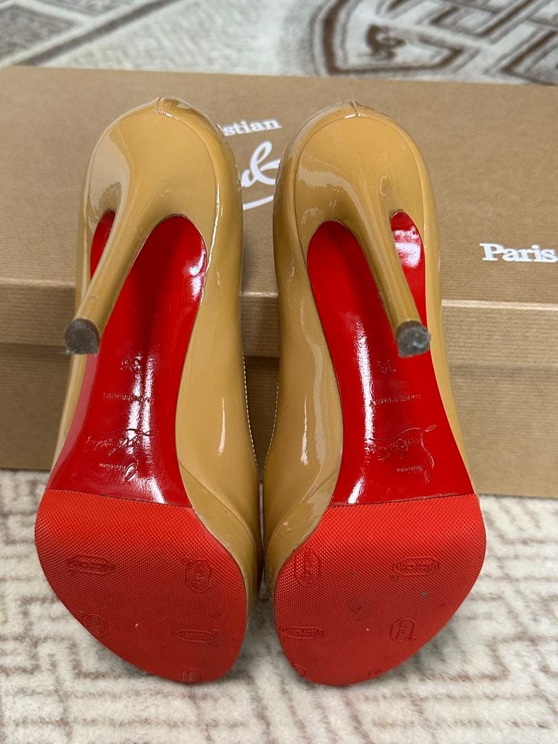 Christian Louboutin ベージュ ハイヒール
