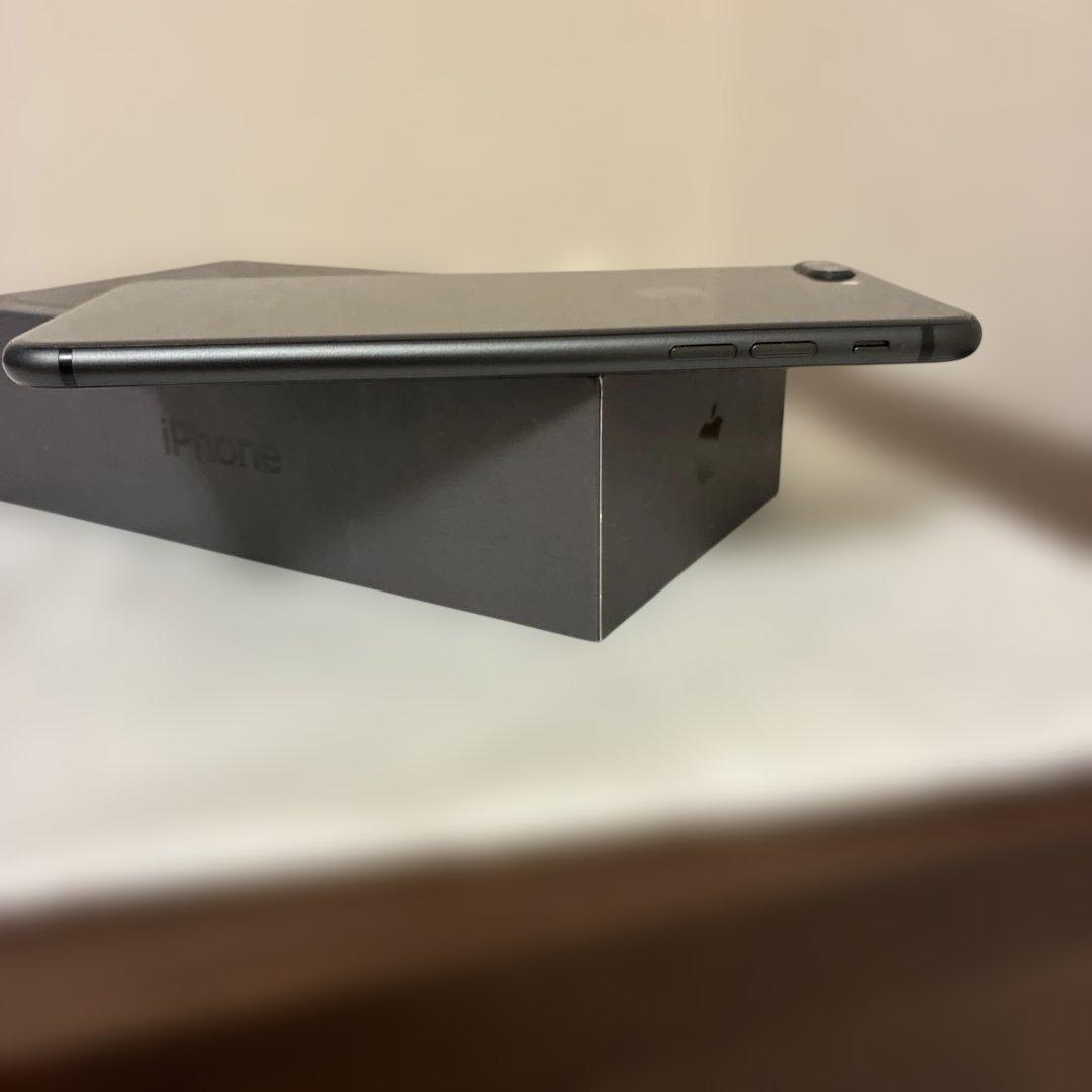 iPhone 8 Plus SIMフリー スペースグレイ64GB 本体のみ