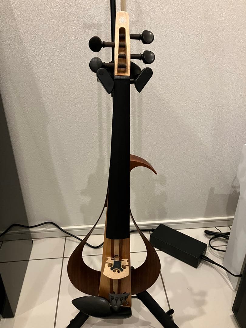 YAMAHA YEV104 エレクトリックバイオリン　スタンド付属