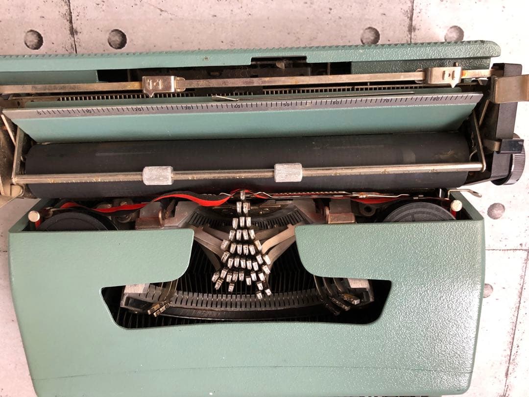 Olivetti タイプライター　lettera 32 ジャンク品(L129)