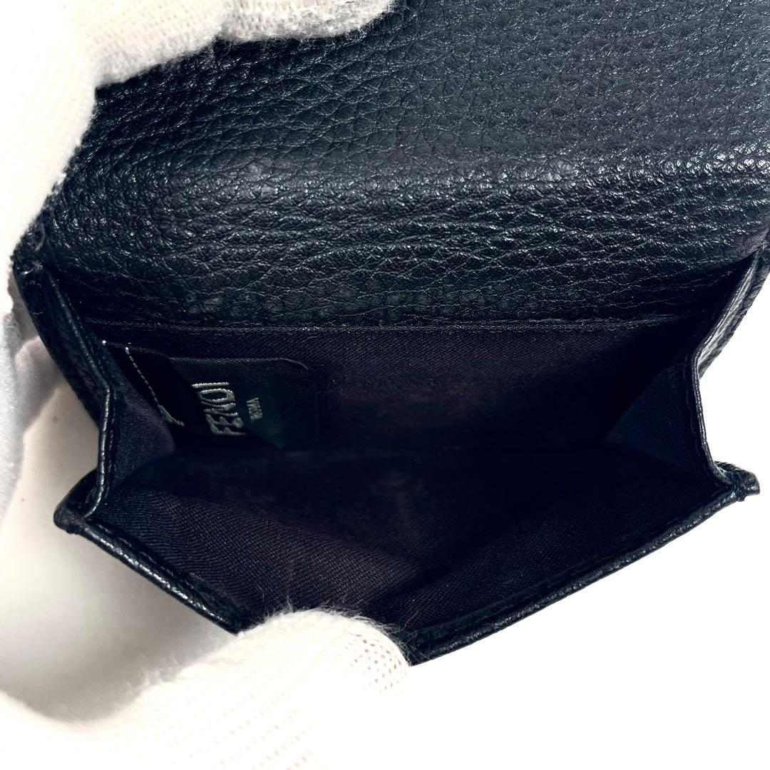 フェンディ　三つ折り財布　コンパクトウォレット　ロゴプレート　オールブラック