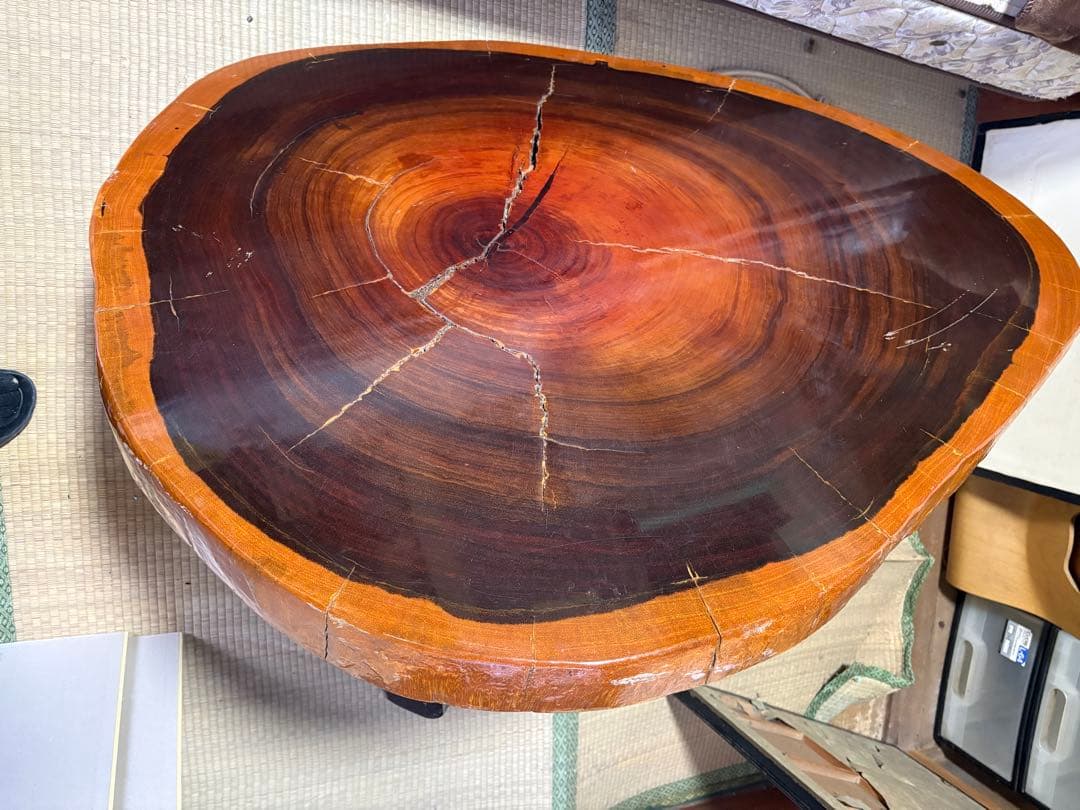 天然木 一枚板ローテーブル 四本脚付き｜約110×97cm 割れあり