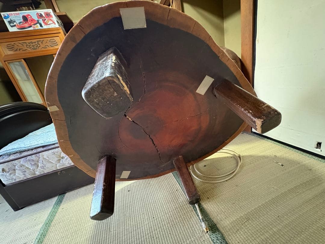 天然木 一枚板ローテーブル 四本脚付き｜約110×97cm 割れあり