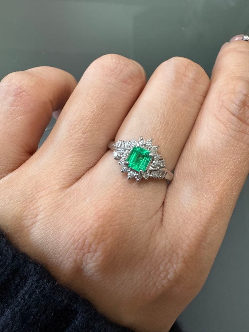 Pt900 プラチナ　エメラルド ダイヤモンド　リング