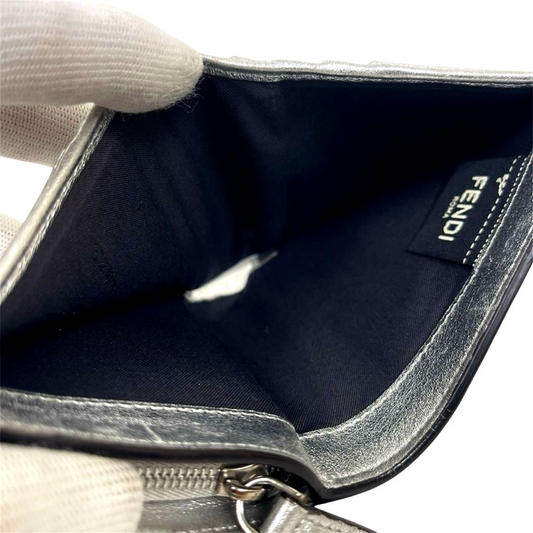 フェンディ　折り財布　FFロゴ　エンボス　ズッカ総柄　ラウンドファスナー　レザー