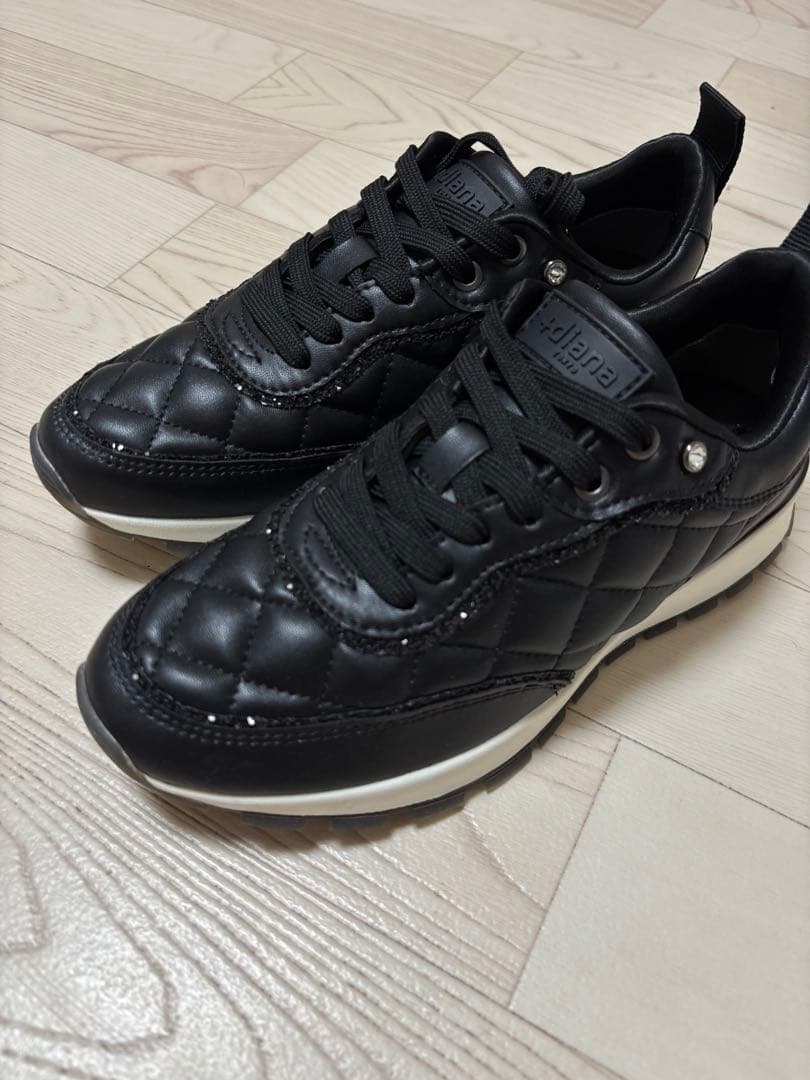 diana キルティング スニーカー