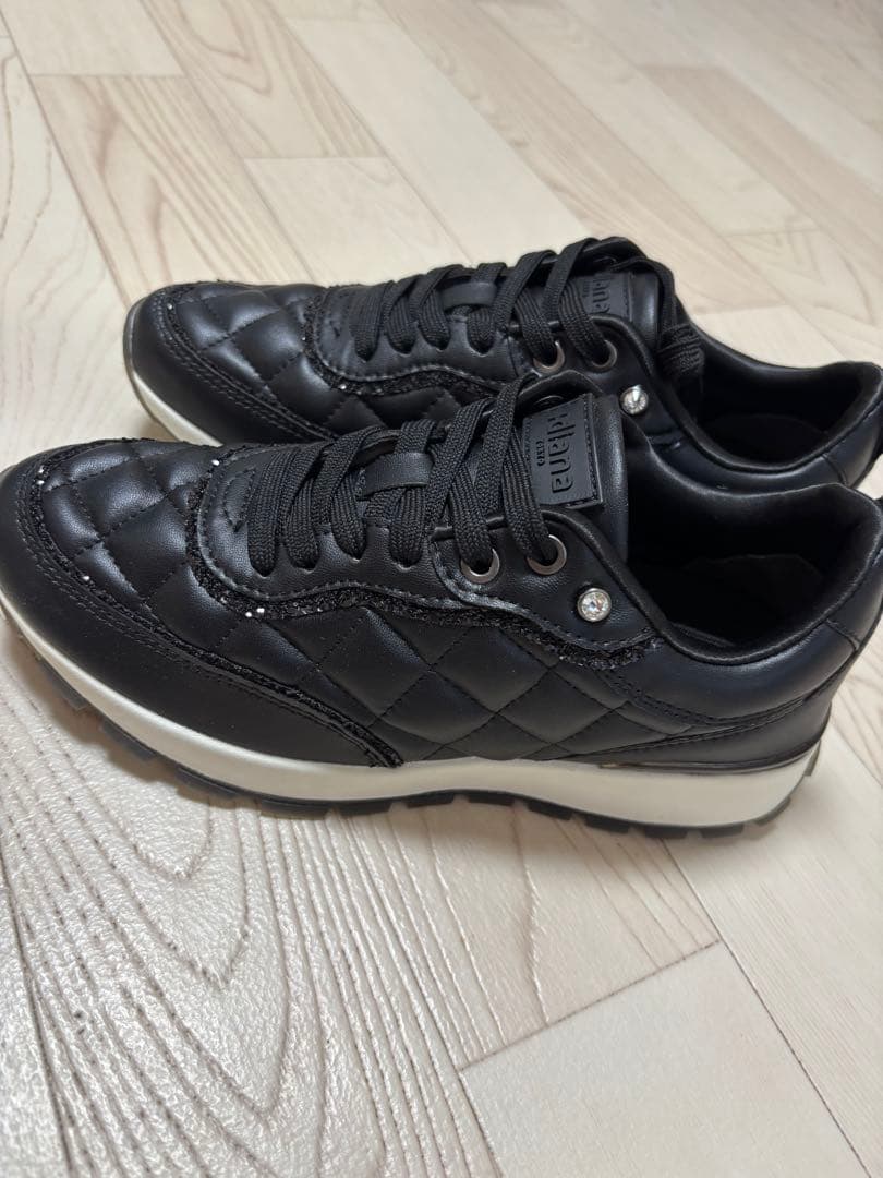 diana キルティング スニーカー