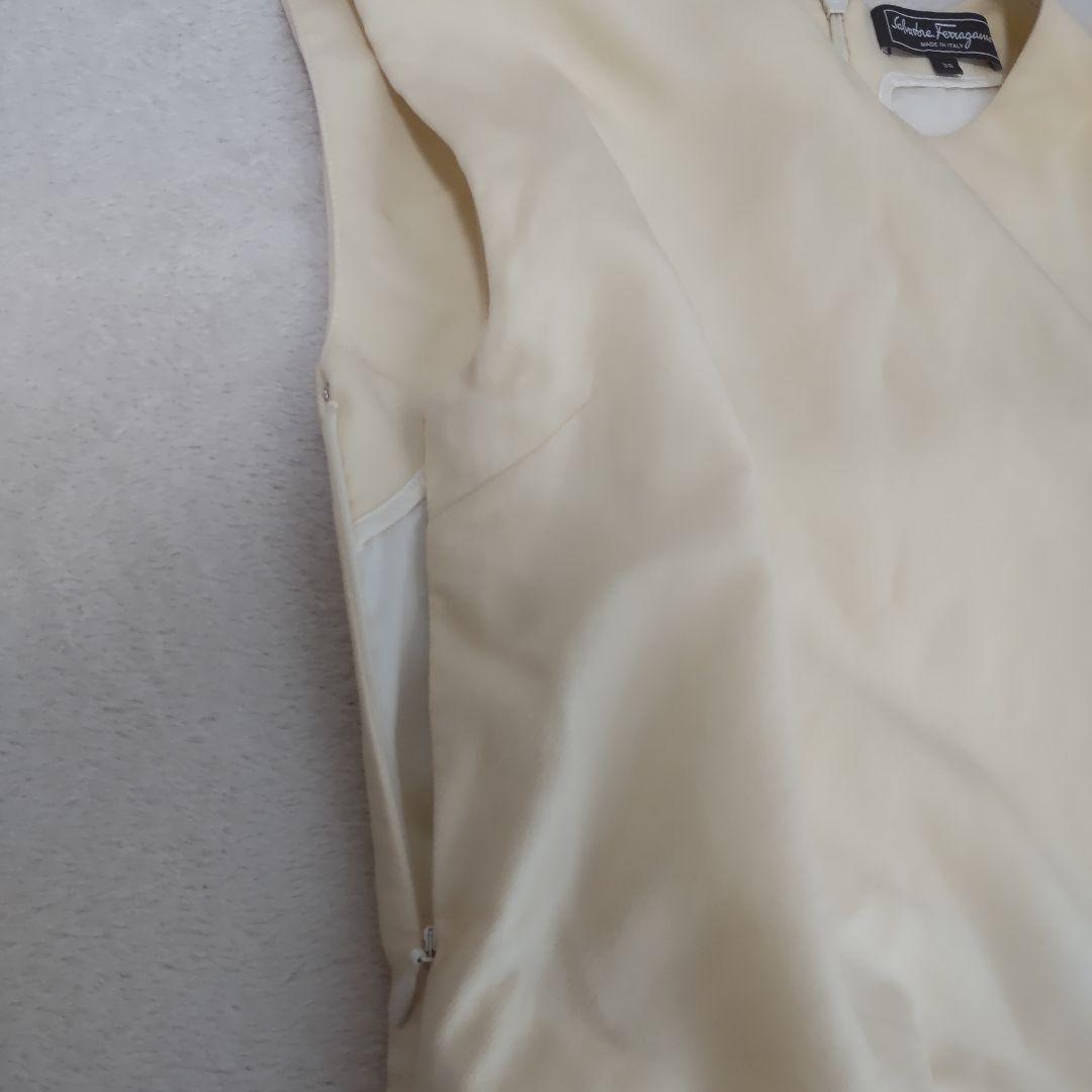 サルヴァトーレフェラガモ　クリーム色 スリーブレスドレス ワンピース　38