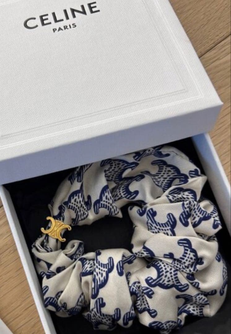 未使用　伊勢丹新宿店購入　正規品　CELINE セリーヌ　トリオンフ　シュシュ