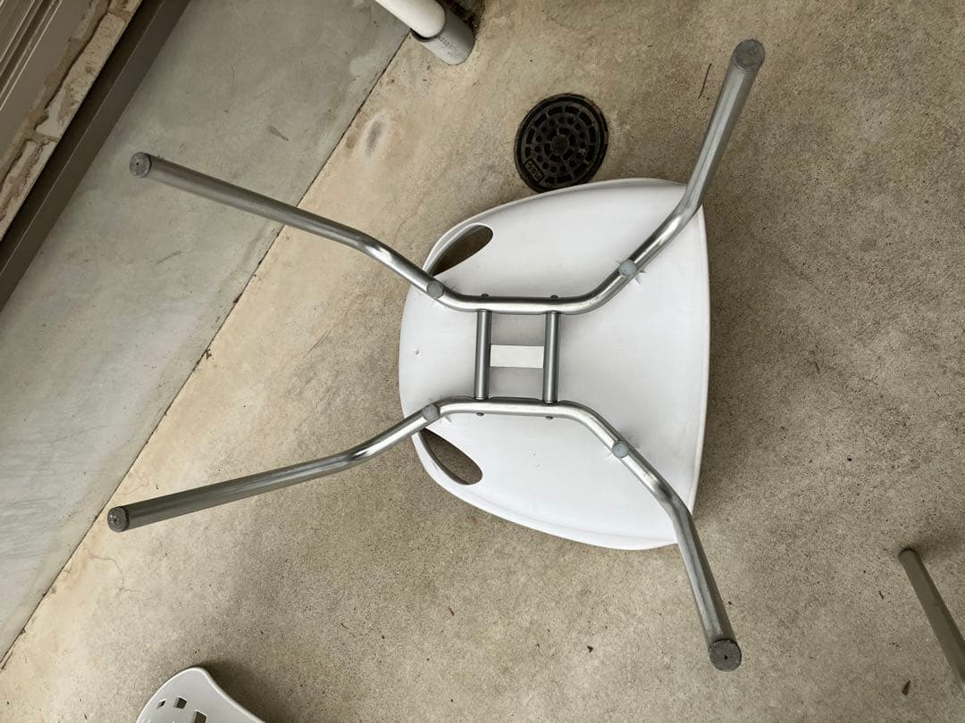 AMAT-3ミラルックアーム　ガーデン　スペイン製4脚　白　ハビエルマリスカル