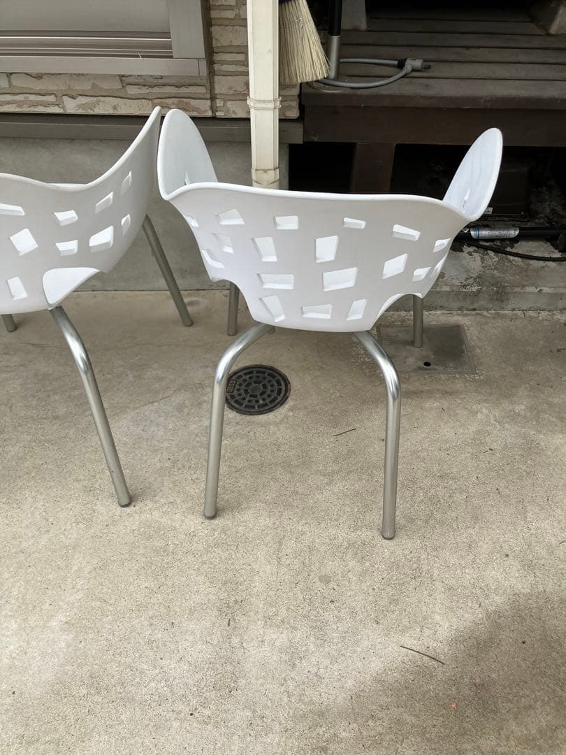 AMAT-3ミラルックアーム　ガーデン　スペイン製4脚　白　ハビエルマリスカル