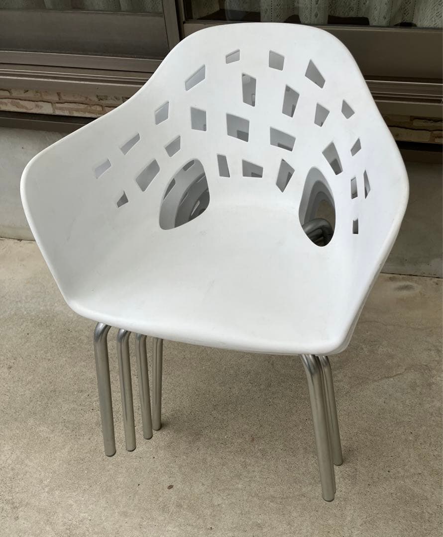 AMAT-3ミラルックアーム　ガーデン　スペイン製4脚　白　ハビエルマリスカル