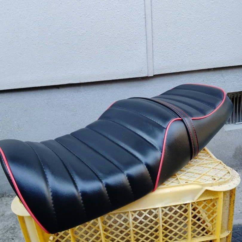 ホンダ　CB400sfタックロールシート　ブラックレザー・レッド　nc39.42
