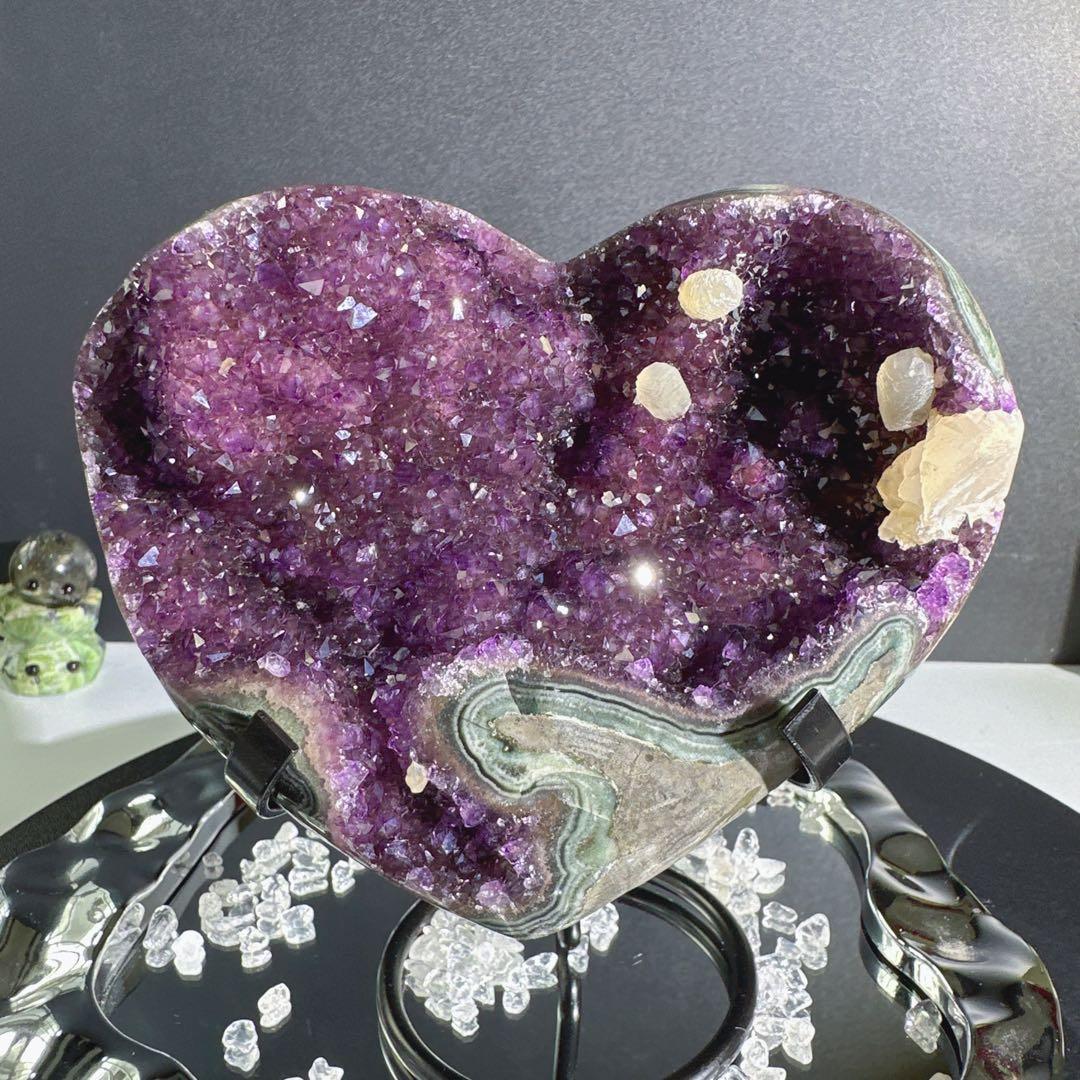 天然石カルサイト共生アメジストのハート　置物　F.83