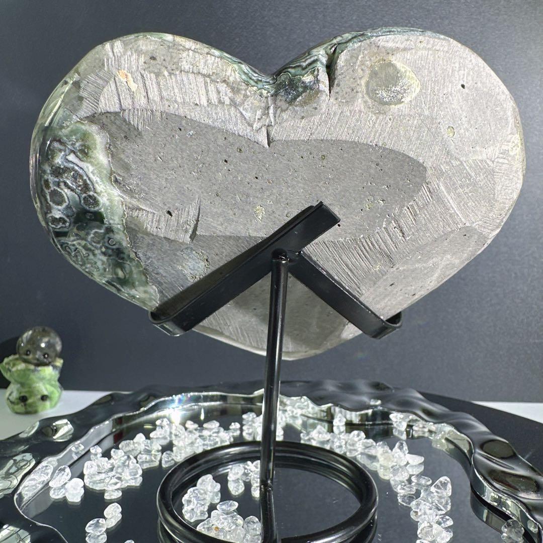 天然石カルサイト共生アメジストのハート　置物　F.83