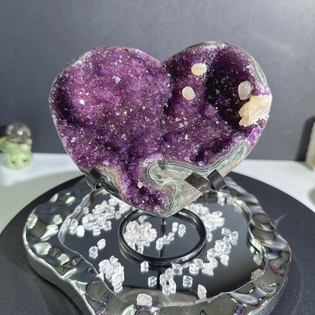 天然石カルサイト共生アメジストのハート　置物　F.83