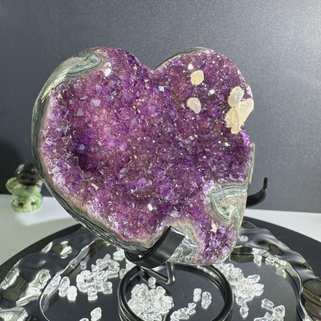 天然石カルサイト共生アメジストのハート　置物　F.83