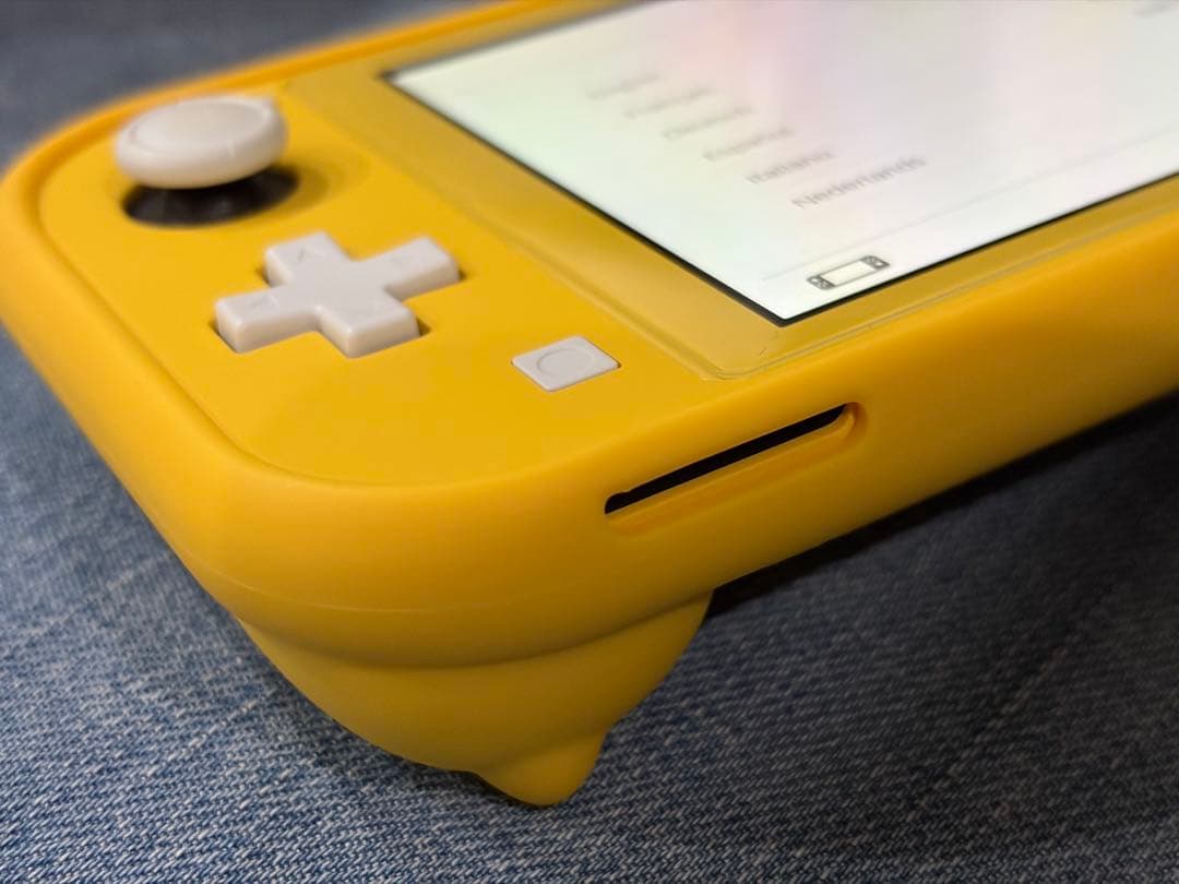 Nintendo Switch Lite イエロー　年末年始のお供に！