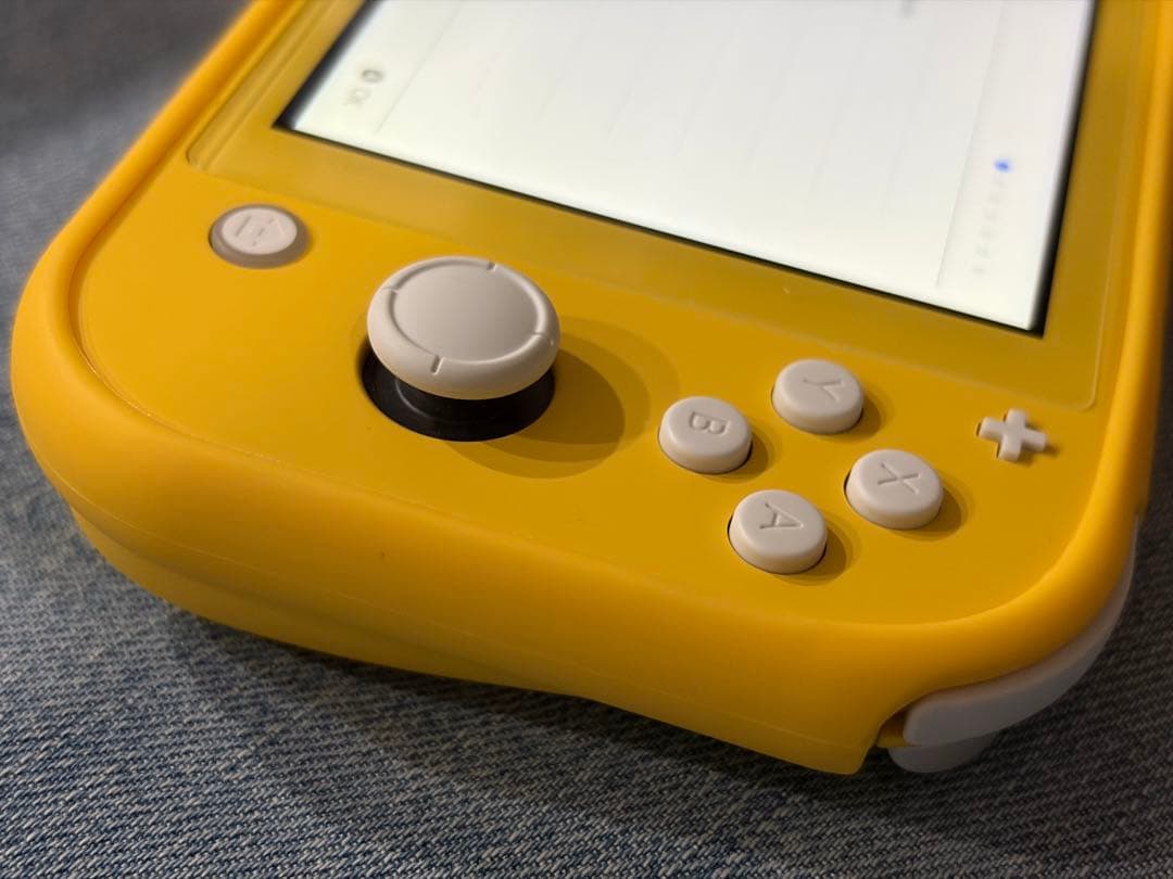 Nintendo Switch Lite イエロー　年末年始のお供に！