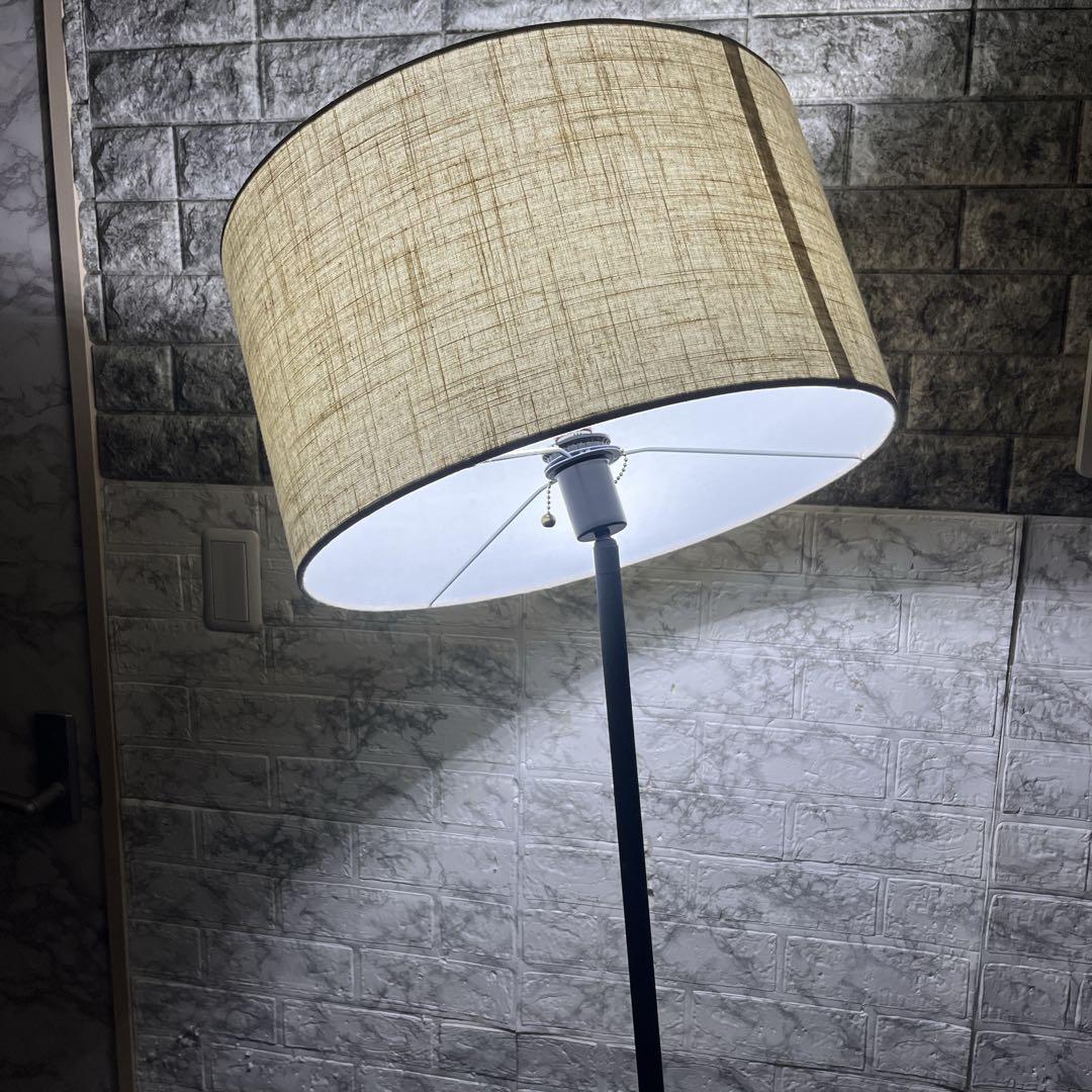 モダン フロアスタンド 照明 サイドテーブル　フロアランプ リネンシェード付き