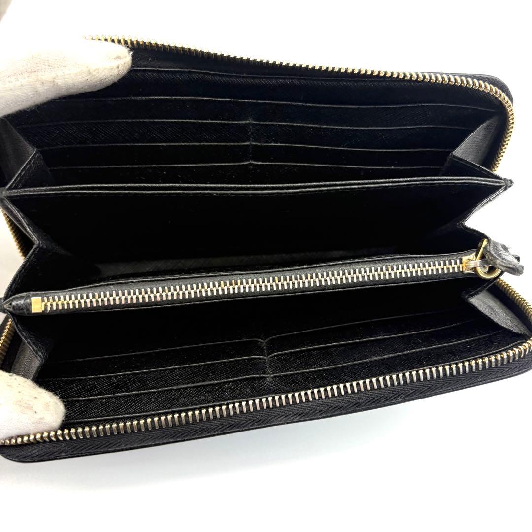 PRADA　三角ロゴ　サフィアーノレザー　ゴールド　ラウンドファスナー　黒