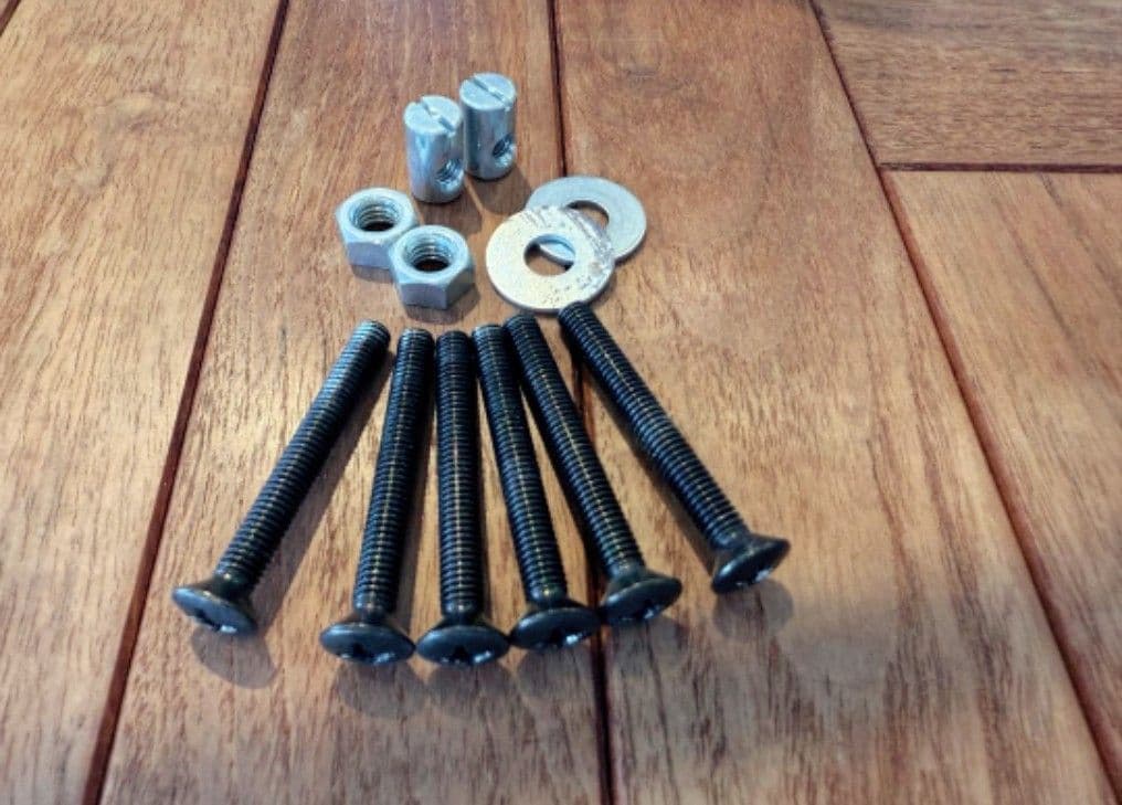 カリモク家具60レザー 1人掛け椅子　2セット折りたたんで配送出来ます。送料無料