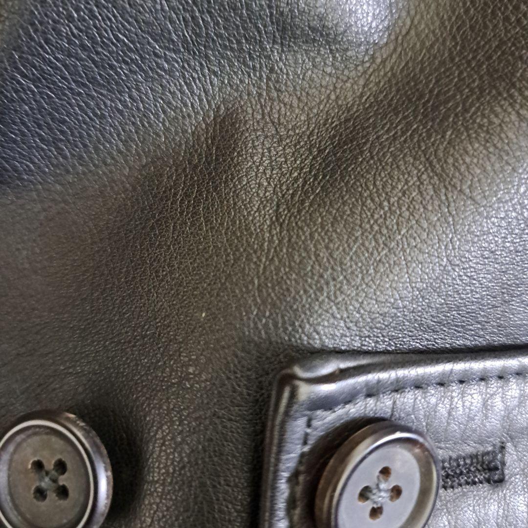 黒レザージャケット ボタン留め 襟付き