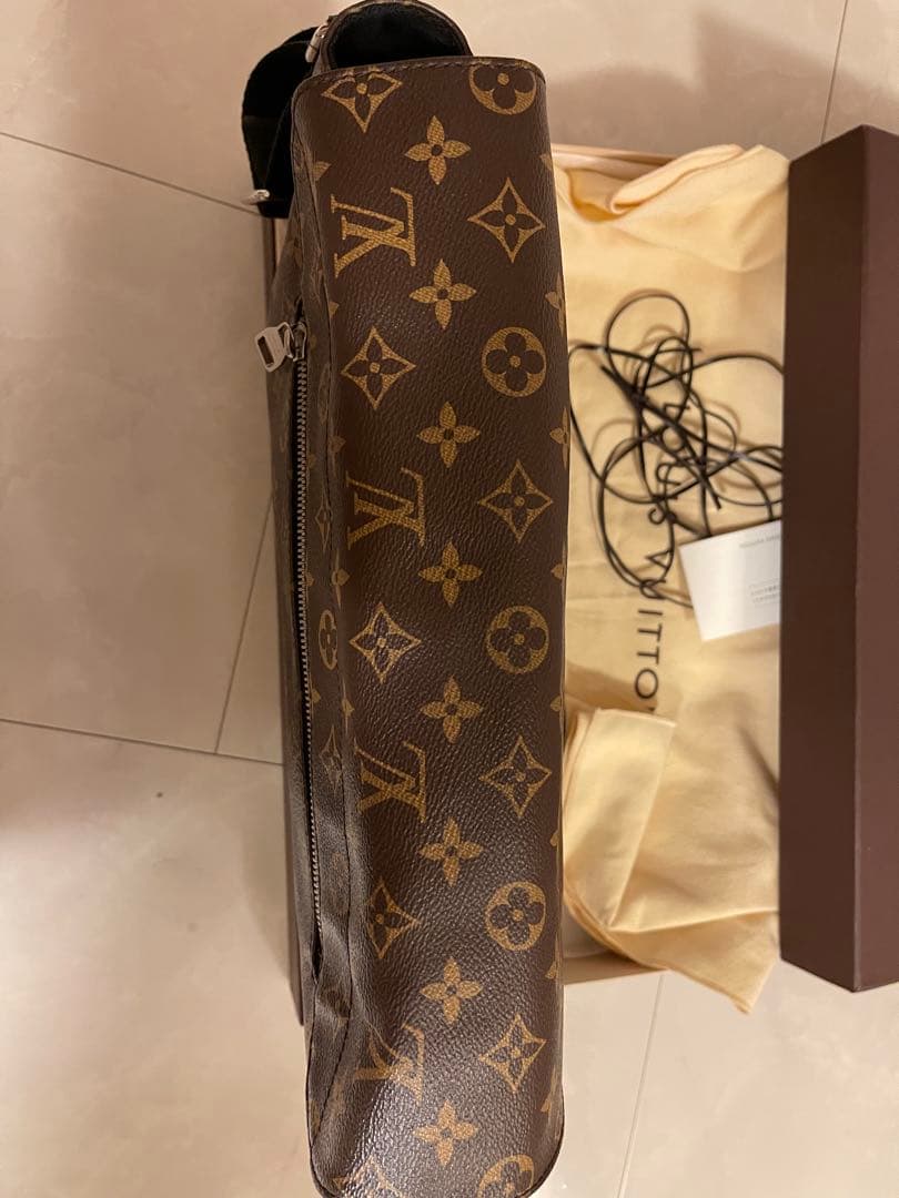 Louis Vuittonモノグラムメッセンジャ クリストファーアストロン