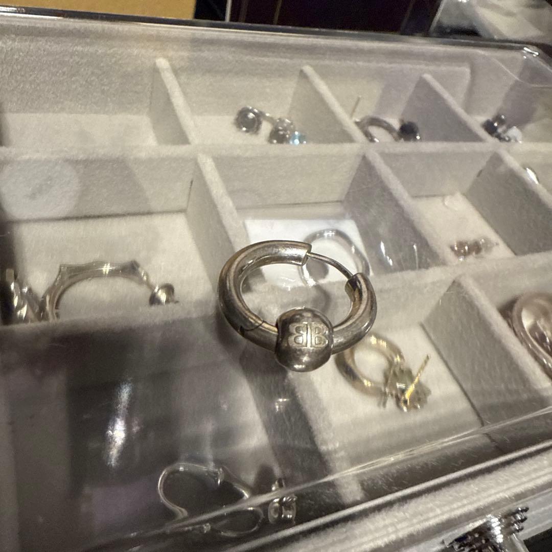 バレンシアガ　ピアス