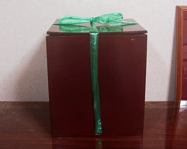 京焼・清水焼　二代 高木岩華作　赤絵古式模様小鉢　共箱　古物。