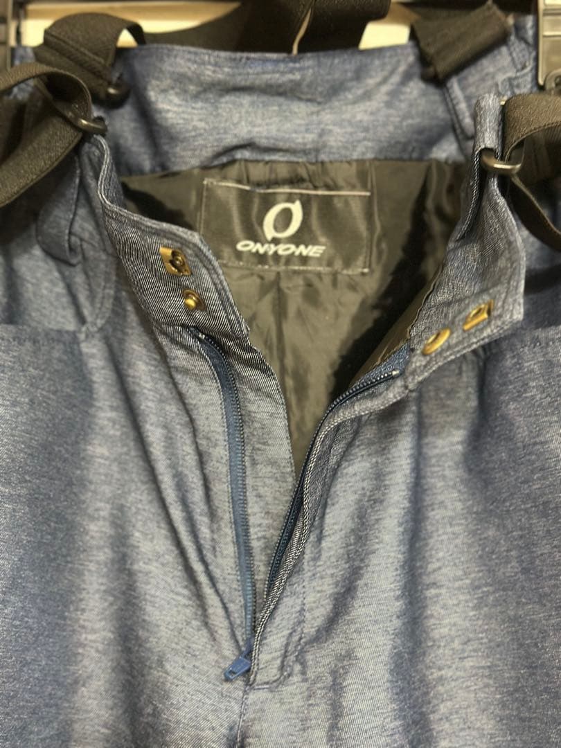 ONYONEスキースノボー雪山ウェア　上下セットメンズ身長180 LL？