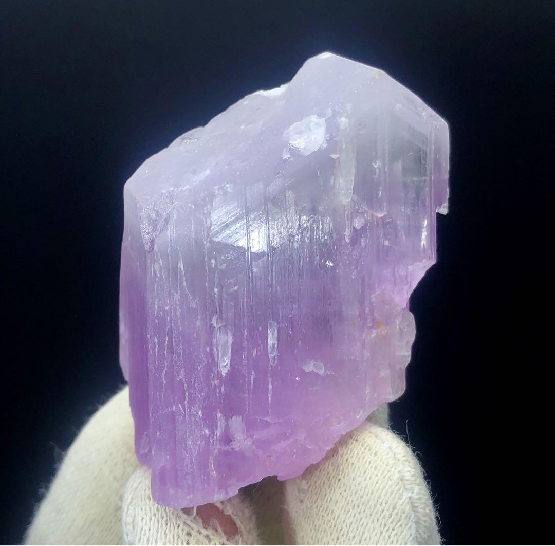 天然のバイカラークンツァイトクリスタル