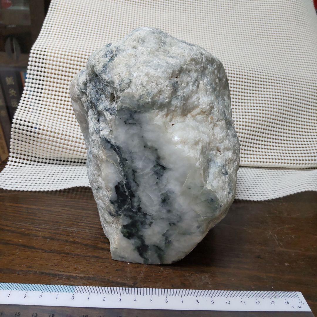 糸魚川翡翠6.16kg,m  (正面にひび割れ傷)