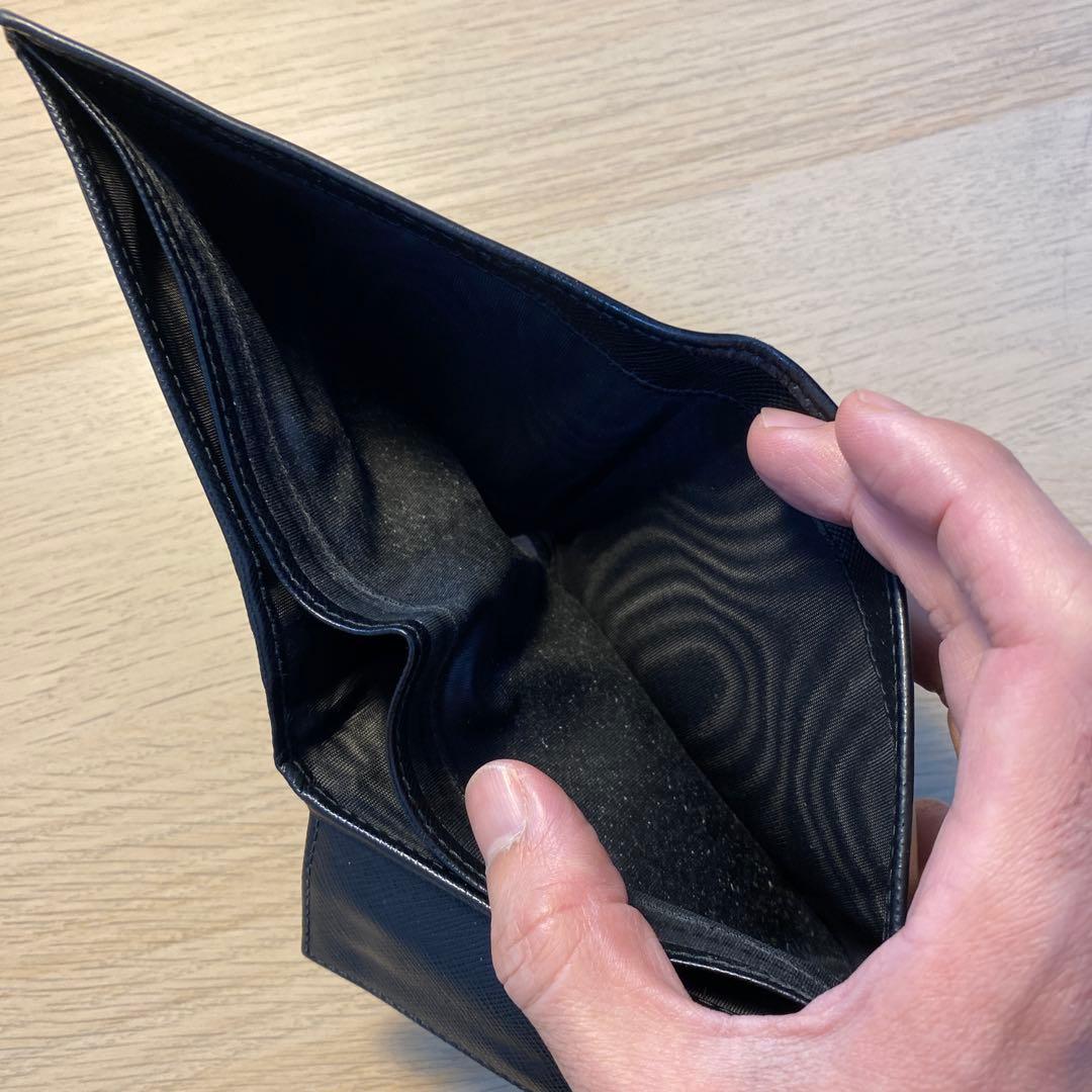 プラダ　二つ折り財布　メンズ　黒