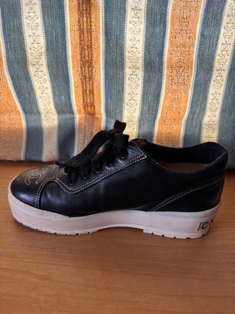 CHANEL ブラックレザー ココマークローカットスニーカー