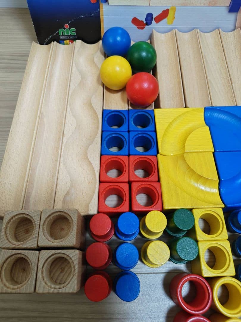 nic cubio Kugelbahn 知育玩具