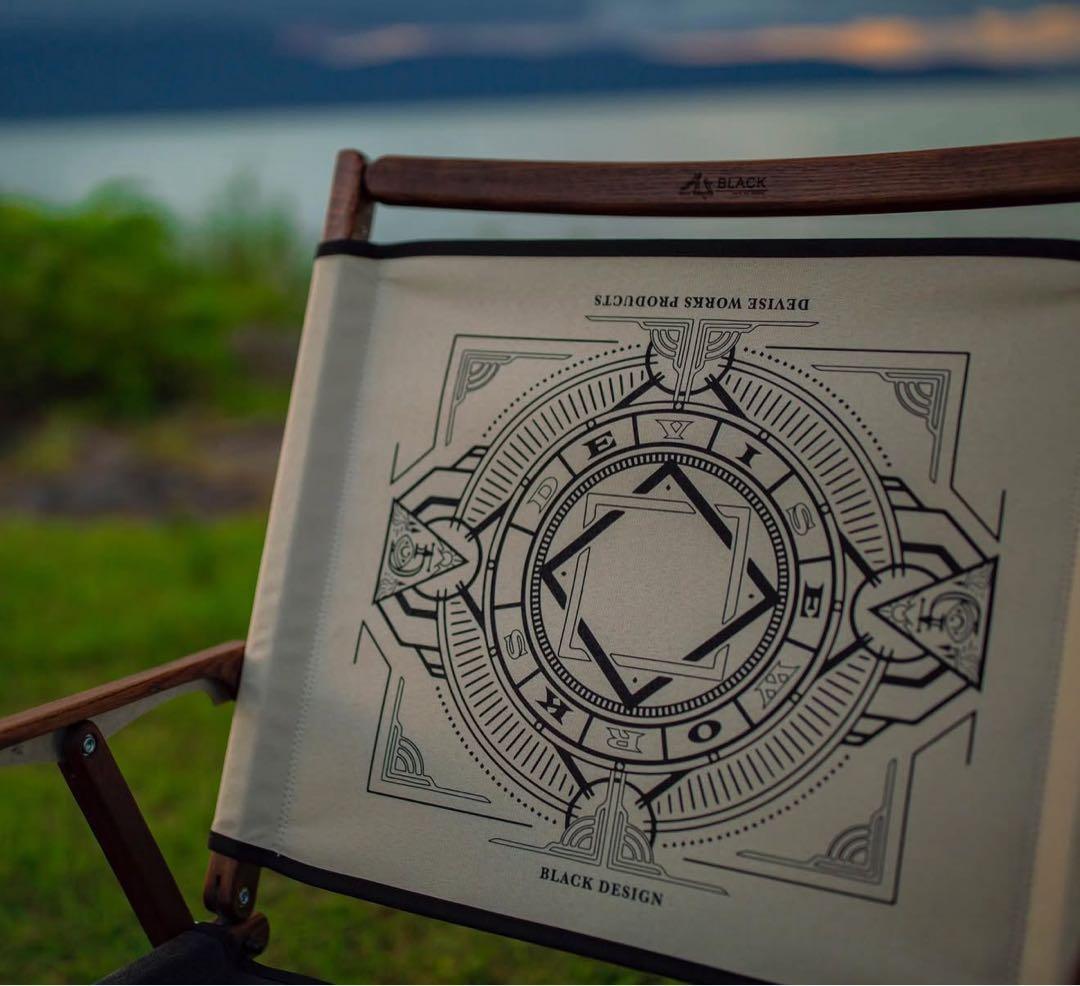 ブラックデザイン✕デバイスワークスコラボ　BDチェア　紋章柄