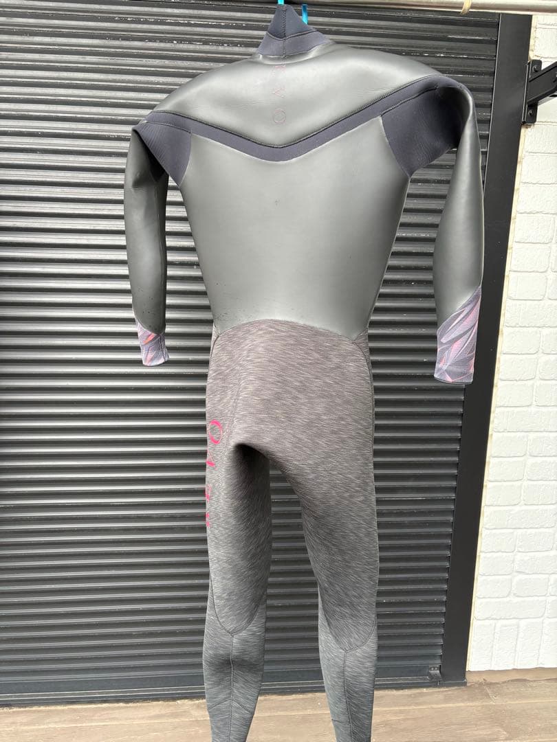 REVOレボリューション 高級素材セミドライ・フルスーツ【L〜XL相当】