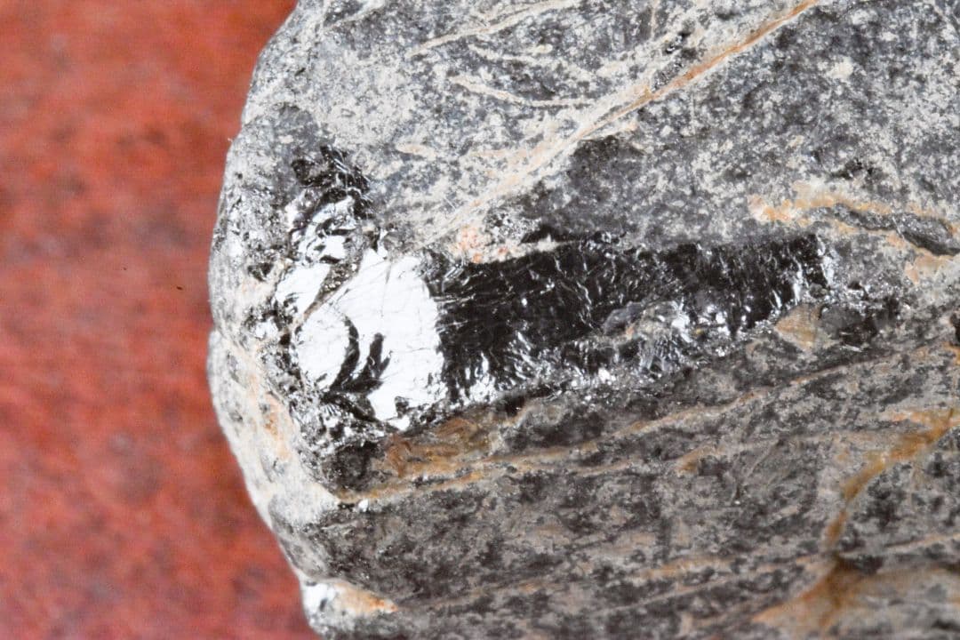 マダガスカル産 サマルスキー石